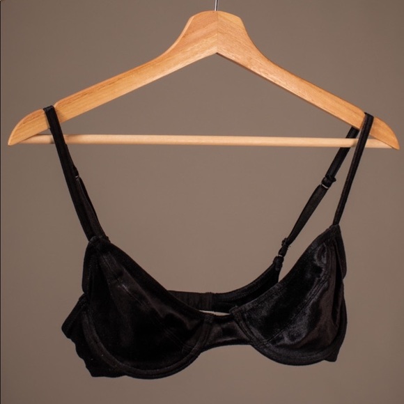 Vintage 90s Black stretch Velvet Calvin Klein underwire bra. Sz L. - Picture 2 of 3